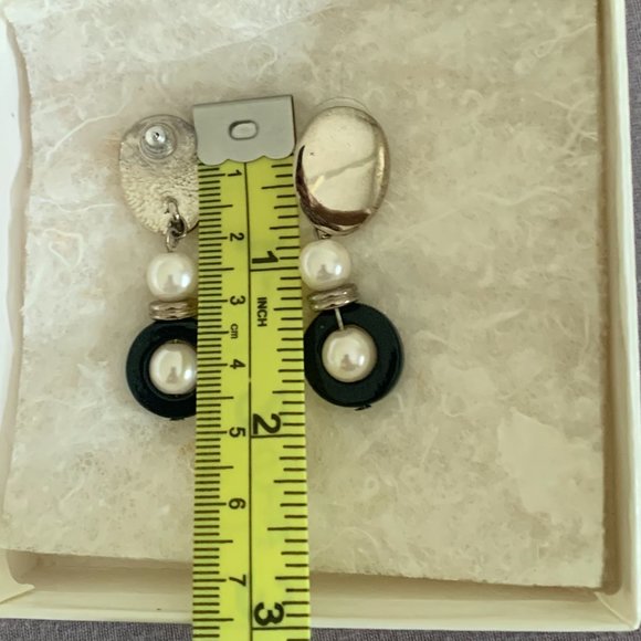 2/$20 Navy/Silver/Faux Pearl set of Necklace and Earrings - Picture 7 of 7